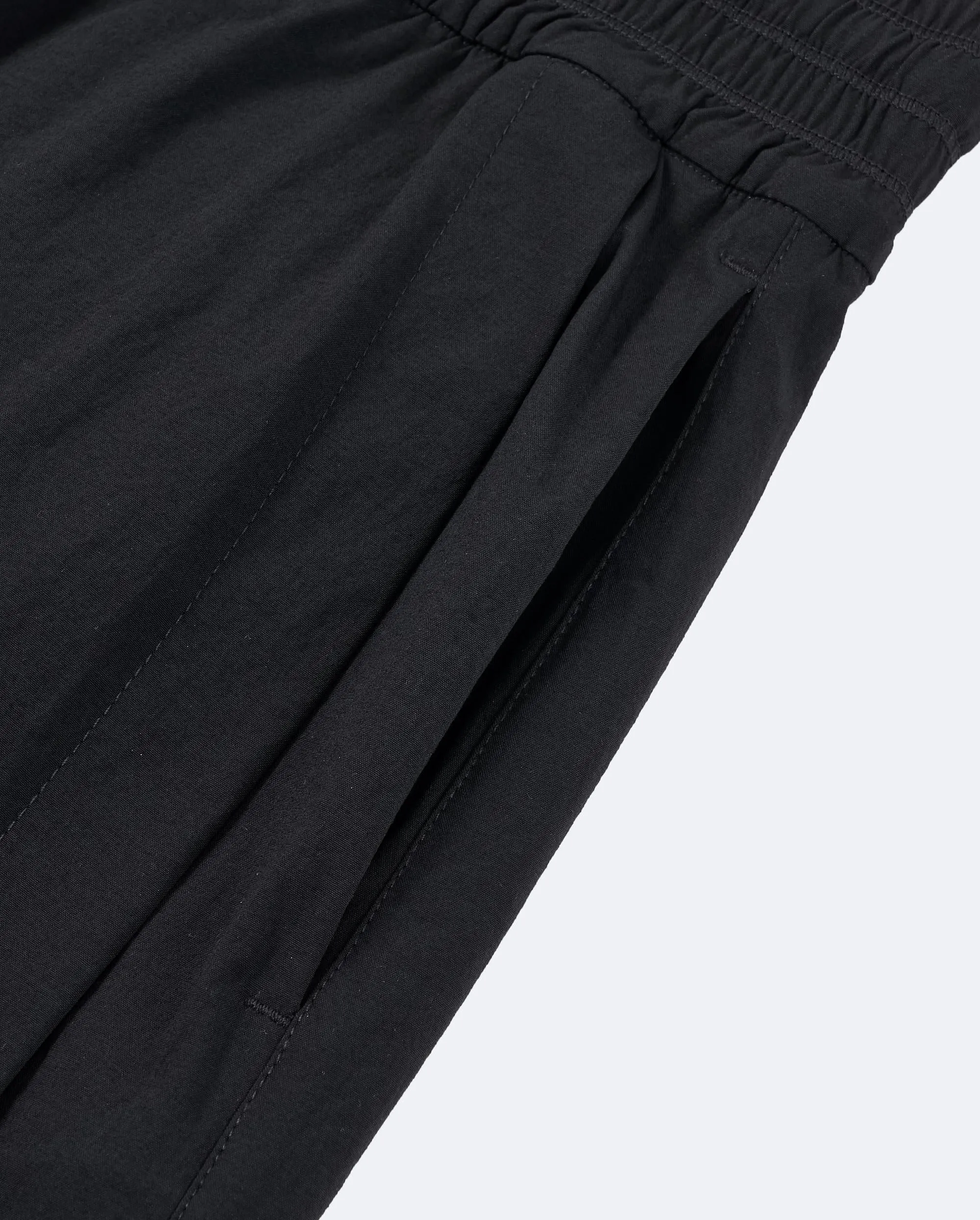1911669-008 | WOMEN'S K-SWISS LOGO LOOSE FIT SHORTS | BLACK