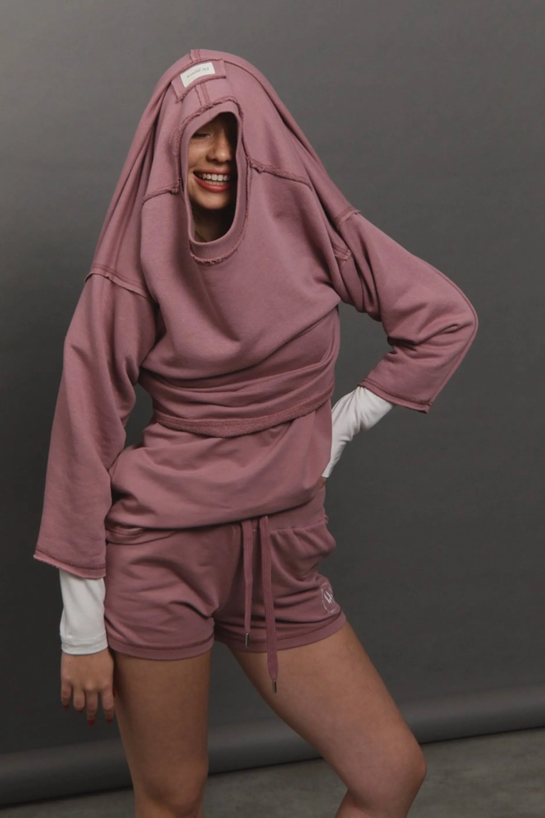 2 Wires shorts  - old rose