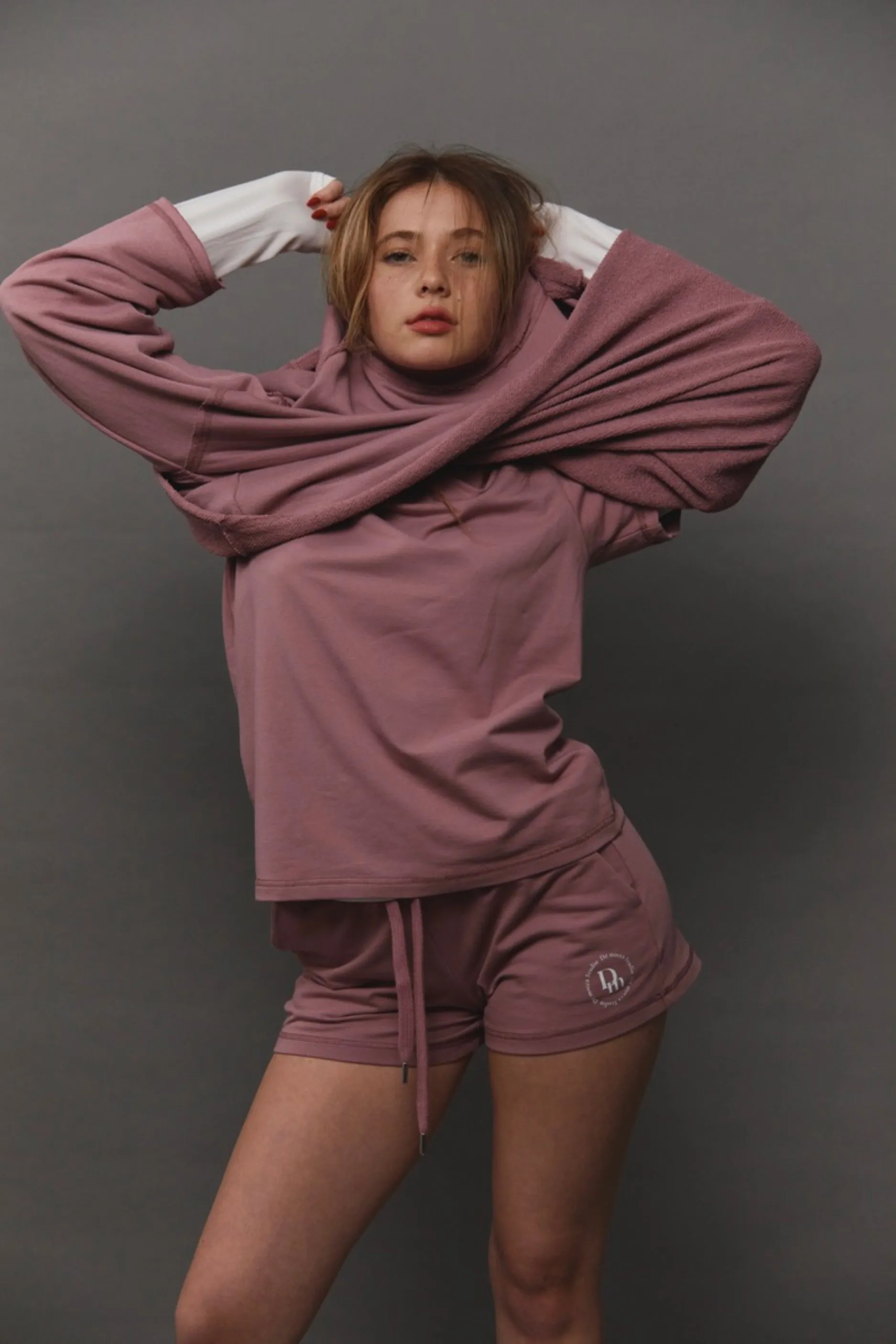 2 Wires shorts  - old rose