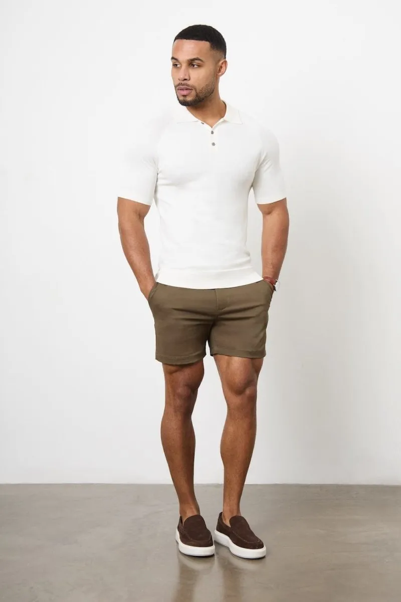 Athletic Fit Chino Shorts 5'' in Khaki