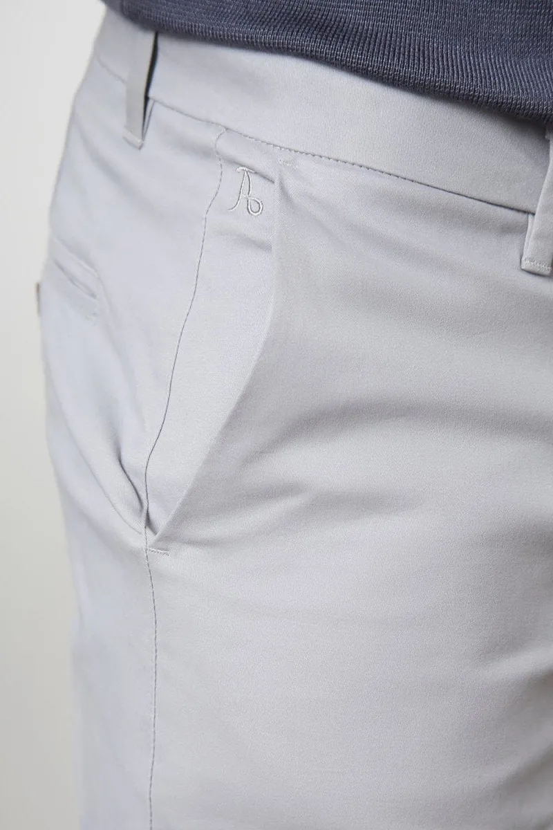 Athletic Fit Chino Shorts 5" in Pale Grey