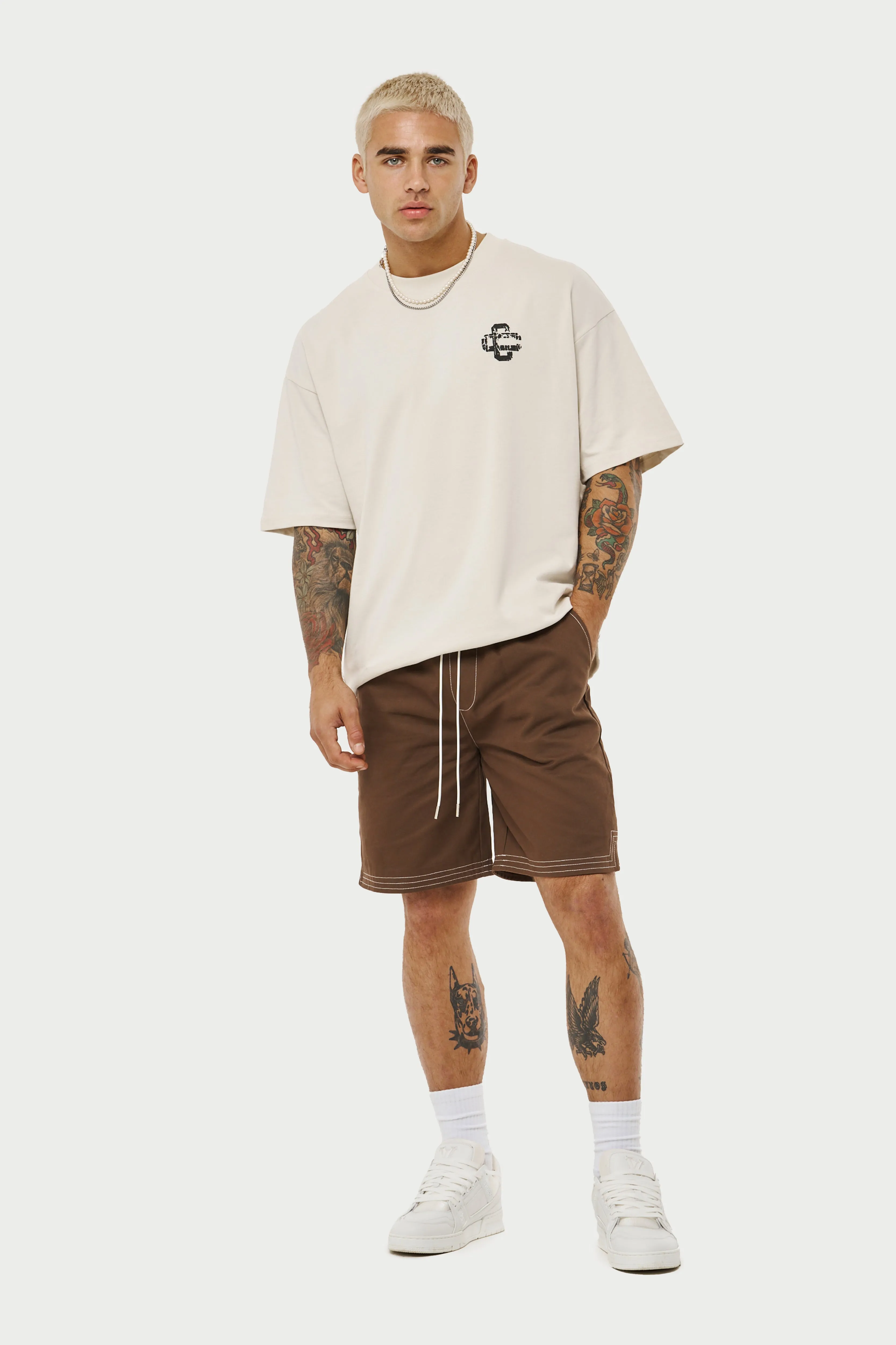 CONTRAST STITCH WOVEN SHORTS - BROWN