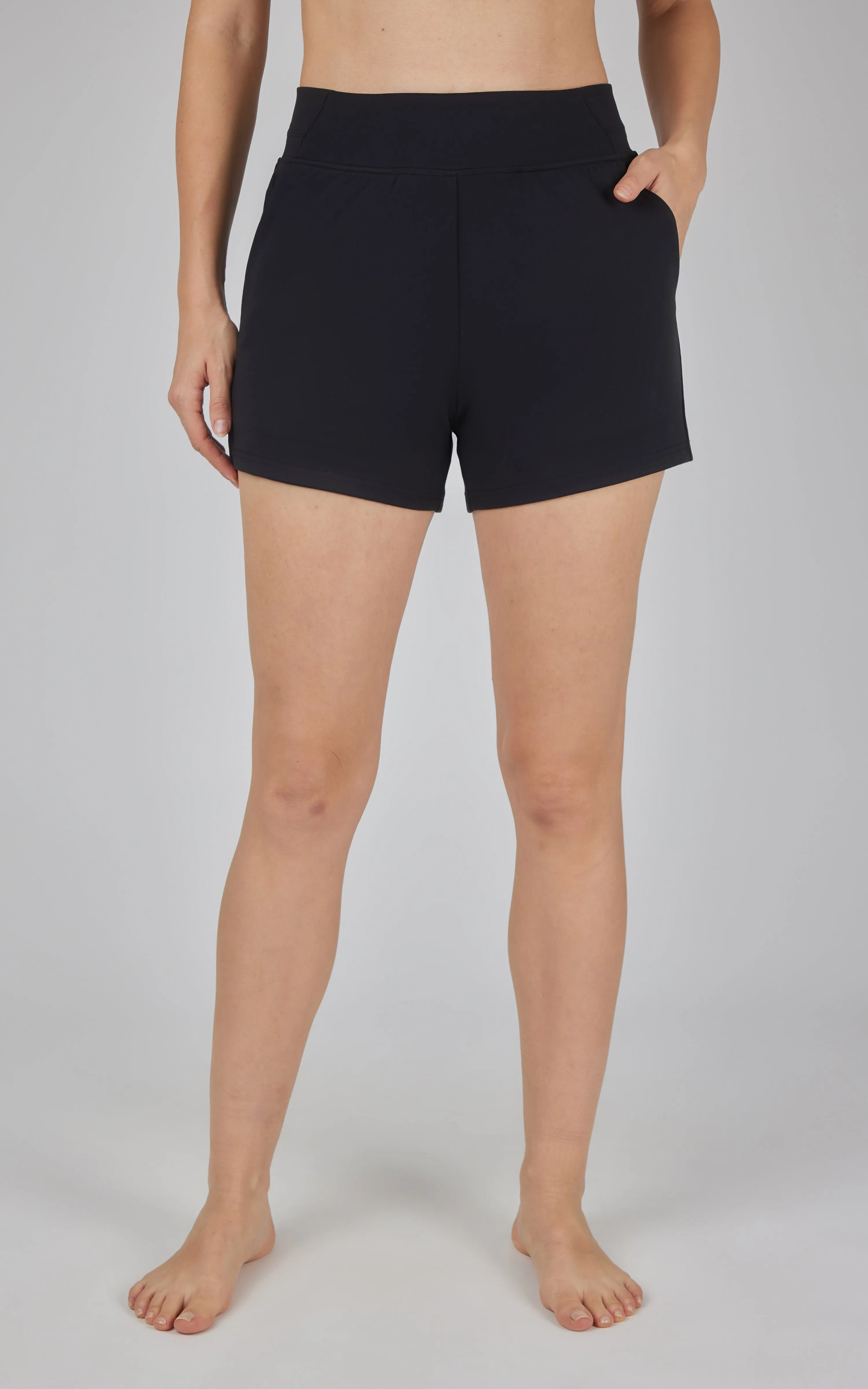 Lux Clean Front Multi Pocket 4" Short