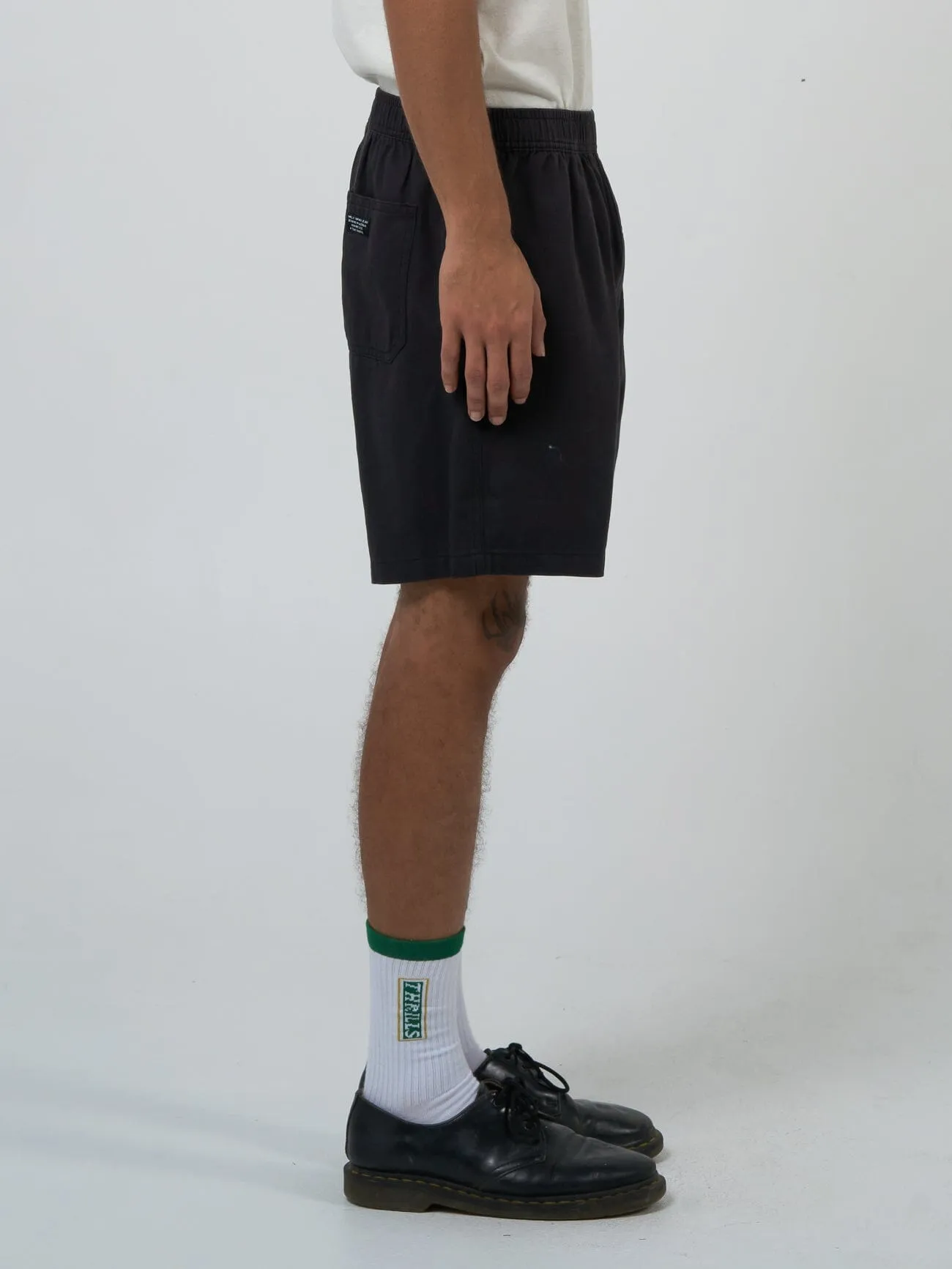 Minimal Thrills Work Volley - Merch Black
